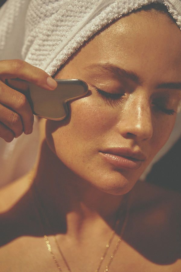 How to Use Your Gua Sha: A Step-by-Step Guide - Beauty Bundles